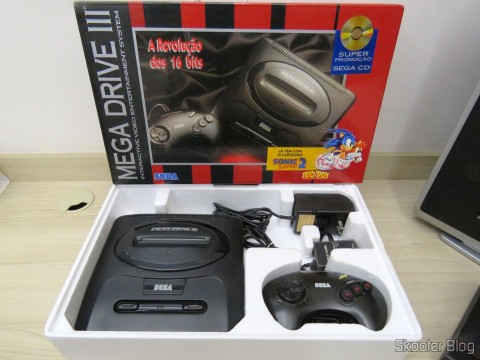 Mega Drive III da Tec Toy, na caixa com seus acessórios