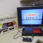 Master System II da Tec Toy, com Alex Kidd in Miracle World na memória e cartucho Jogos de Verão Master System II, com o Jogos de Verão (California Games) que o acompanha