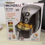 Fritadeira Elétrica Mondial Air Fryer Preto, em sua embalagem