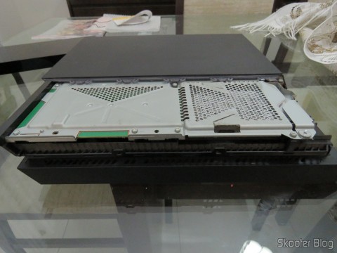 Abrindo o Playstation 4 para instalar o HD Samsung Spinpoint ST2000LM003 2TB