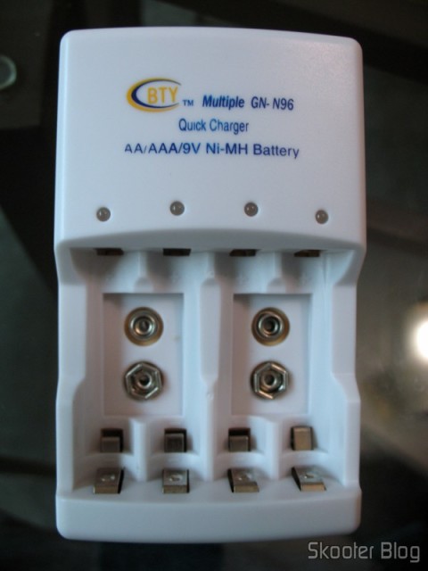 Carregador Inteligente BTY GN-N96 NiMH AA/AAA/9V.