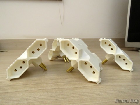 Adaptadores de Tomada com 4 saídas de 3 pinos (2P+T) 10A