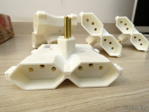 Adaptadores de Tomada com 4 saídas de 3 pinos (2P+T) 10A