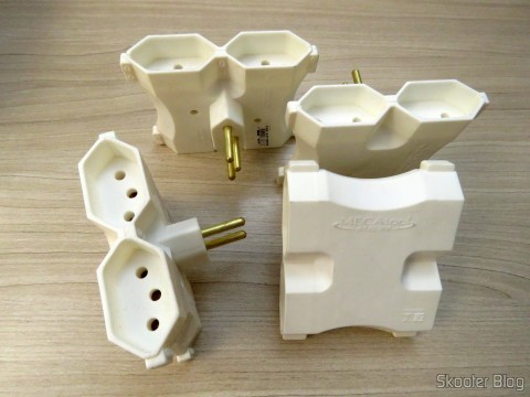 Adaptadores de Tomada com 4 saídas de 3 pinos (2P+T) 10A
