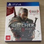 The Witcher 3: Wild Hunt (Playstation 4), em sua embalagem