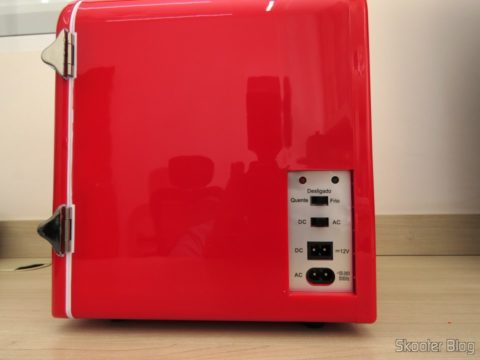 Lateral da Mini Geladeira Retrô Portátil TV007