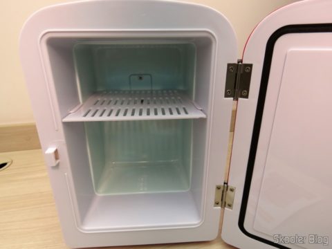 Mini Geladeira Retrô Portátil TV007 por dentro