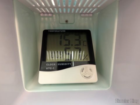 Teste de temperatura com a Mini Geladeira Retrô Portátil TV007