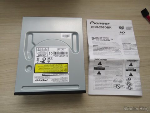 Gravador Blu-ray Pionner BDR 209-DBK e manual de instruções