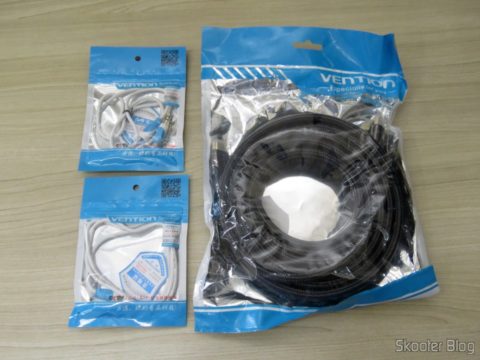 Cabo HDMI 2.0 4K 3D 60Hz Vention de 5 metros, em sua embalagem, junto com os cabos extensores de 3,5mm que vieram como brinde