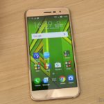 Smartphone Asus ZenFone 3 32GB Gold Dual Chip 4G, em funcionamento