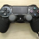 Dualshock 4 com a segunda Capa de Silicone com Alça para Dualshock 4 – PS4