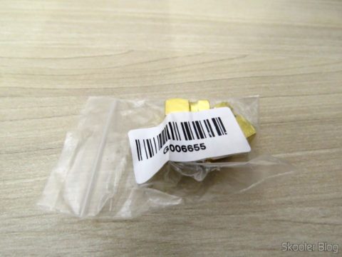 2 Adaptadores em L para Conector de Antena Tipo F, em sua embalagem