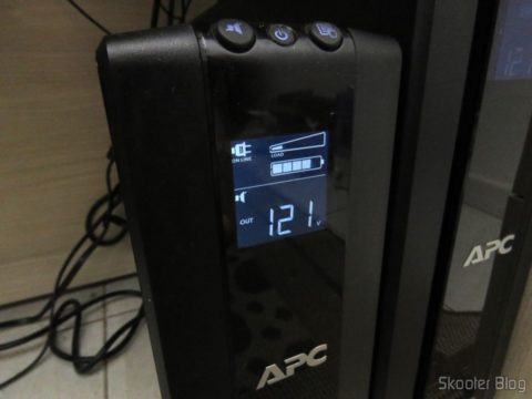No-Break APC Backup UPS Pro 1000, com as Baterias CSB HR 1234W F2 12VDC 9Ah 34W longa vida 8 anos