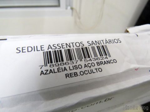Assento Sanitário Poliéster para Louça Celite Azaléa, da marca Sedile, em sua embalagem