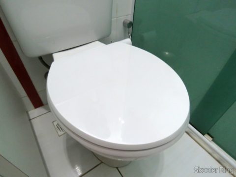 Assento Sanitário Poliéster para Louça Celite Azaléa, da marca Sedile, instalado