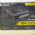 Fonte de Alimentação Totalmente Modular RMx Series™ RM550X — 550 Watt com certificação 80 PLUS® Gold, em sua embalagem