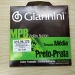 Encordoamento Giannini MPB Violão Náilon Tensão Média Preto-Prata, em sua embalagem