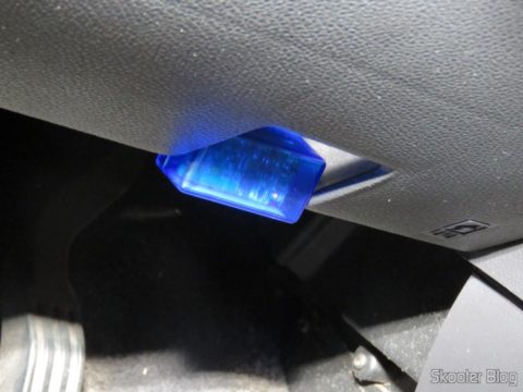Mini ELM327 V2.1 OBD2 Bluetooth, conectado no veículo
