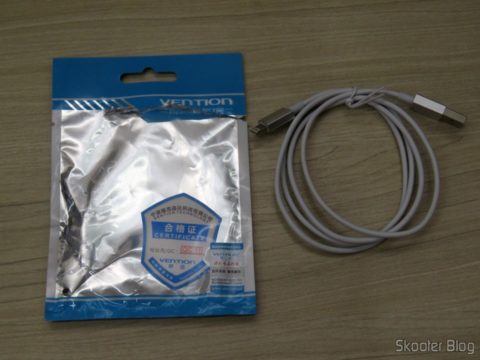 Cabo USB de Carga e Dados Vention para iPhone, em sua embalagem