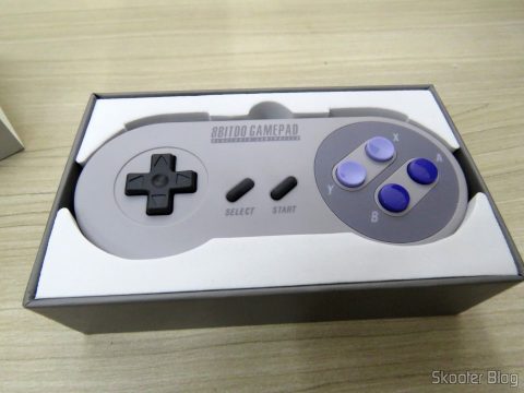 8bitdo SNES30 GamePad, em sua embalagem