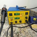 Estação de Solda e Retrabalho c/ Ar Quente Yaxun 702 110v Estação de Solda e Retrabalho c/ Ar Quente Yaxun 702 110v, em funcionamento