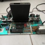 De-transcodificando Atari 2600 Rev. 17 para NTSC (Polyvox com placa americana) – Parte 2 A placa do Atari 2600, após a de-transcodificação. De volta ao NTSC.