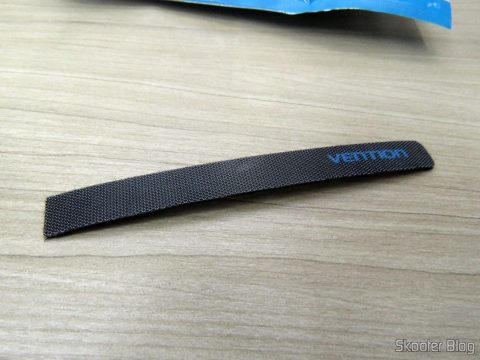 Organizador de cabos com velcro, que veio como brinde