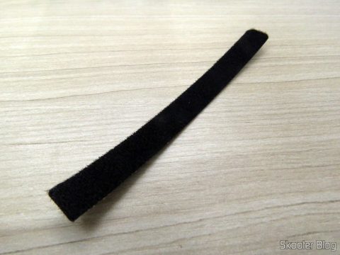Organizador de cabos com velcro, que veio como brinde