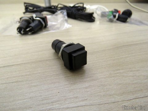 Chave PBS-12B Preta Sem Trava (Tipo Push Button)