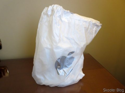 Sacola da Apple Store com o iPhone 7 128GB Rose Gold