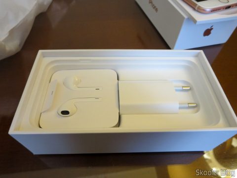 Carregador e Fones de Ouvido do iPhone 7 128GB Rose Gold