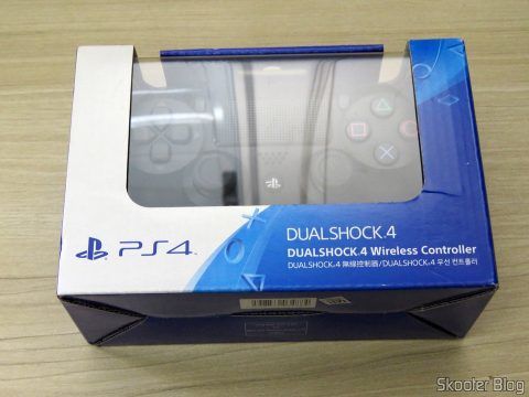 Dualshock 4 Wireless Controller (modelo PS4 Slim/Pro), em sua embalagem