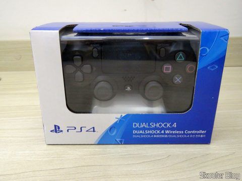 Dualshock 4 Wireless Controller (modelo PS4 Slim/Pro), em sua embalagem