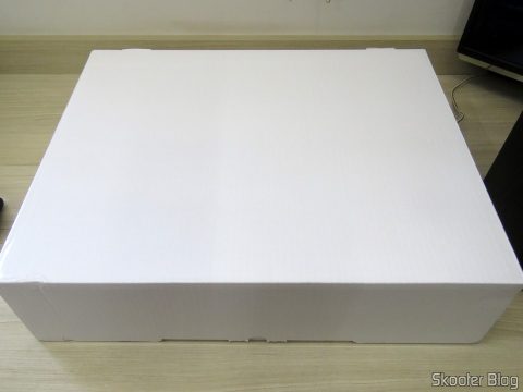 Playstation 4 Pro, em sua caixa.