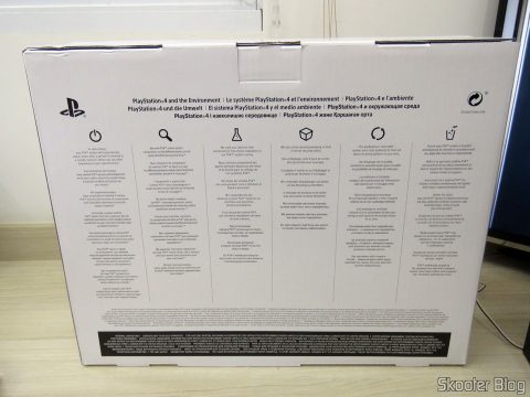 Playstation 4 Pro, em sua caixa.