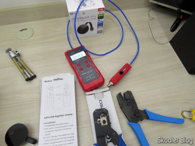 Cabo Ethernet (cat5e) feito para o Chromecast Ultra, sendo testado.