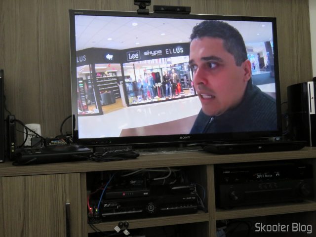 Chromecast Ultra, em funcionamento, fazendo streaming do Youtube.