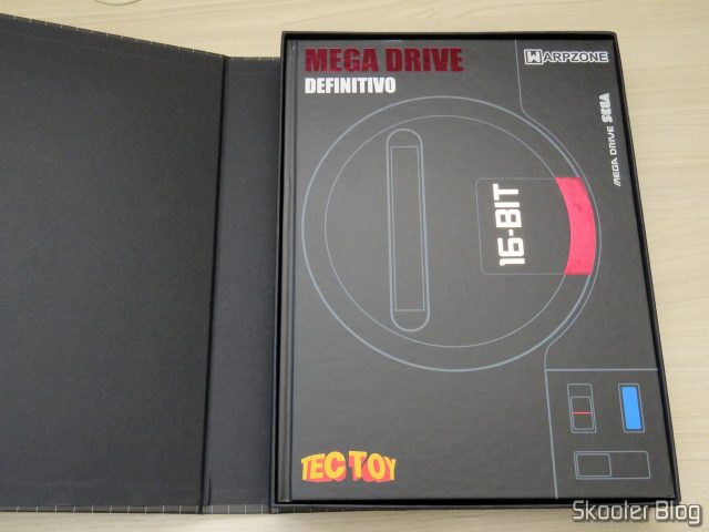 Livro Mega Drive Definitivo, dentro de sua caixa.