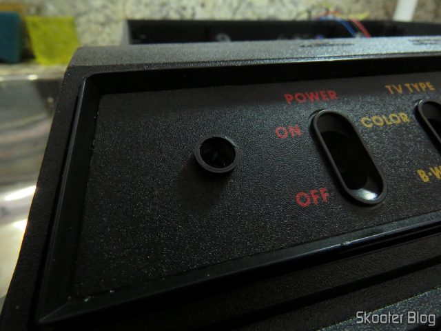 Suporte de LED instalado no Atari 2600.