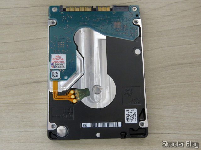 HDD Seagate Mobile 2TB ST2000LM007, com o selinho de garantia maldito.