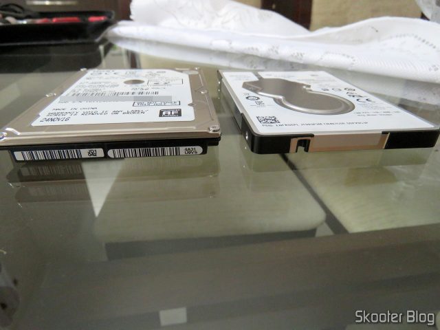 O HD original do Playstation 4 Pro e o HDD Seagate Mobile 2TB ST2000LM007.
