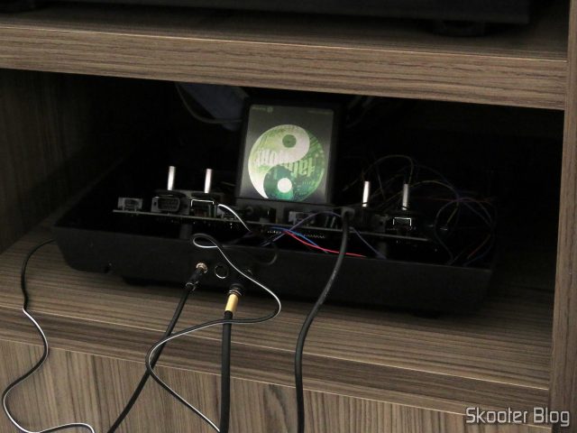 Conectando o Atari 2600 ao Framemeister XRGB Mini, através da saída de S-Video.