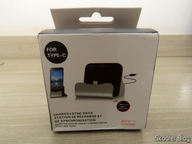 Dock Station para Celular com Plug USB Tipo C, em sua embalagem.