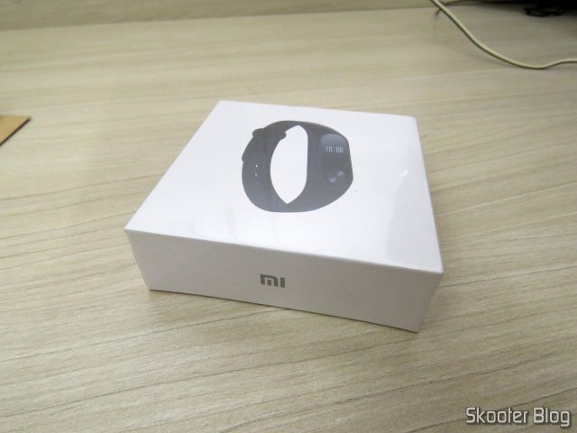 Xiaomi Mi Band 2 em sua embalagem.