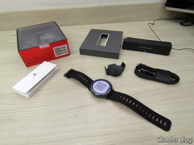 Smart Watch Xiaomi Huami Amazfit Pace modelo A1612, e seus acessórios.