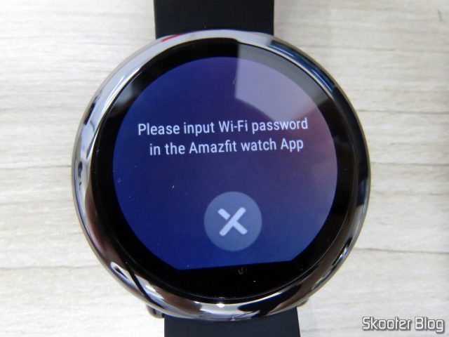 Amazfit Pace pedindo para eu colocar a senha do WiFi no celular.