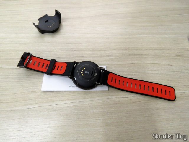 Parte de baixo do Amazfit Pace.