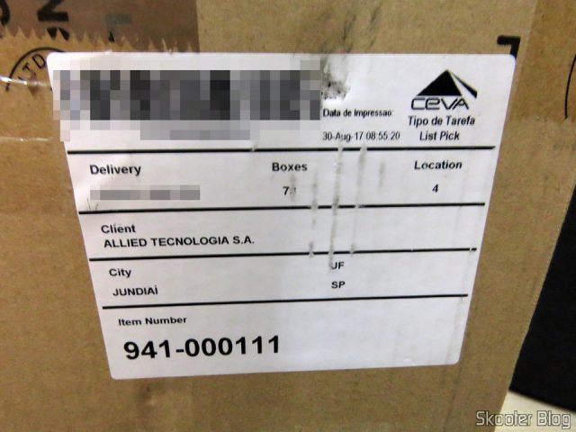 A caixa externa do Volante de corrida Driving Force Logitech G29.
