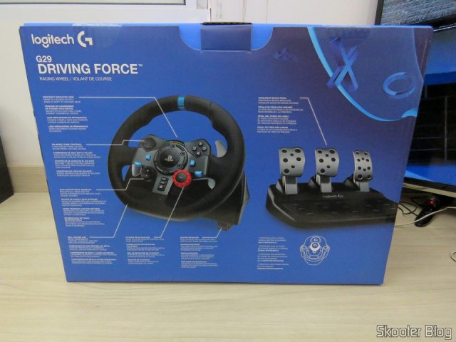 A caixa interna (de prateleira) do Volante de corrida Driving Force Logitech G29.